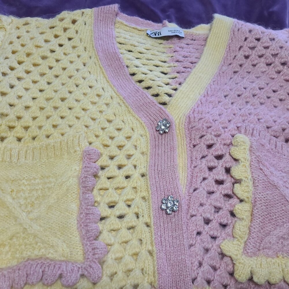 ZARA WOMEN CHUNKY KNIT YELLOW PINK RHINESTONE BUTTON CARDIGAN SWEATER SZ MED - Picture 4 of 11